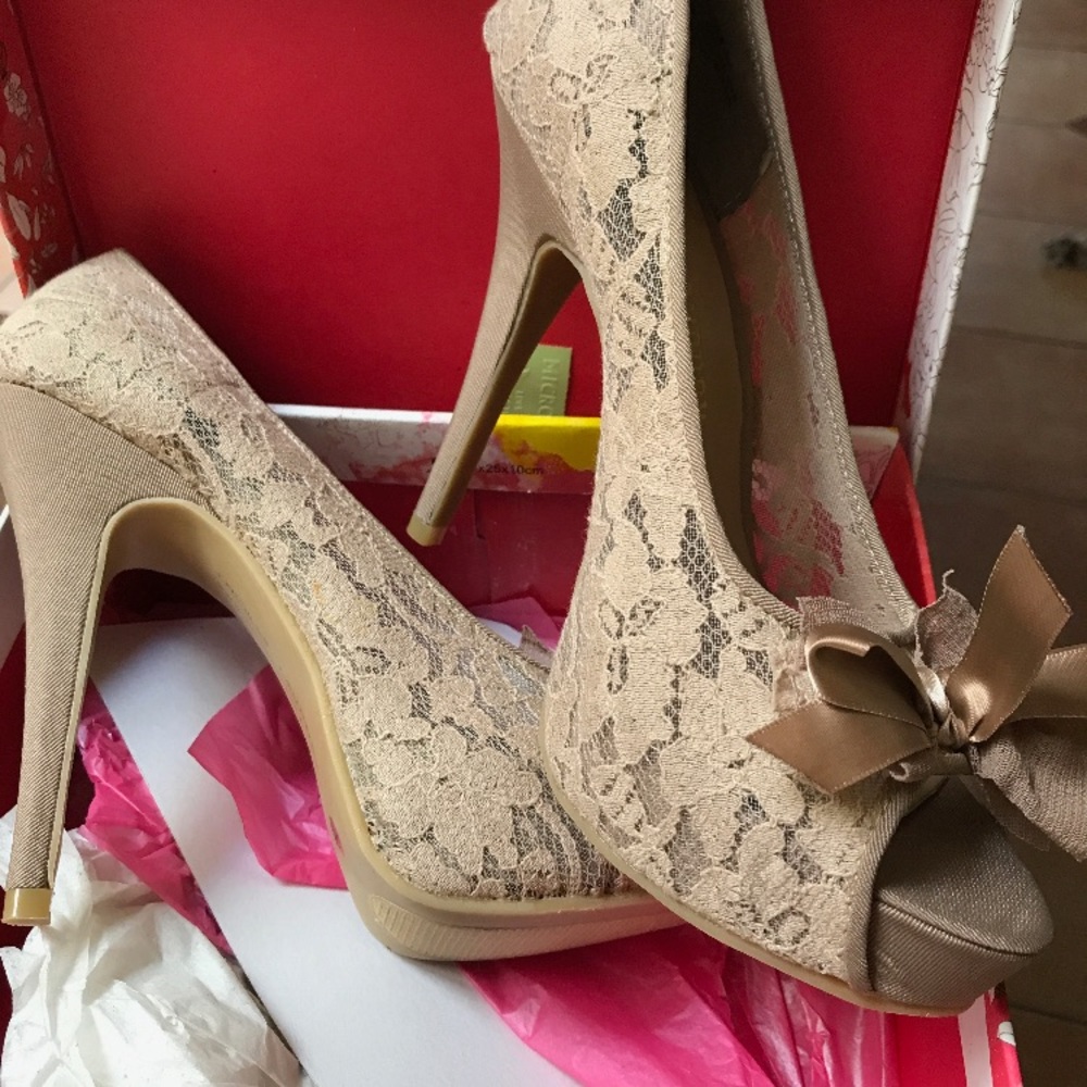 Chinese laundry pumps. Size 9